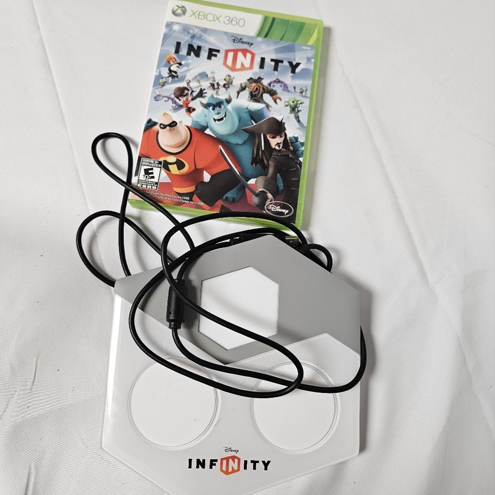 Disney Infinity Xbox 360 Game with Gray and‎ White Base